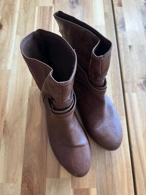 American Eagle Brown Ankle Boots Women’s 7.5 Slouch Buckle Low Heel